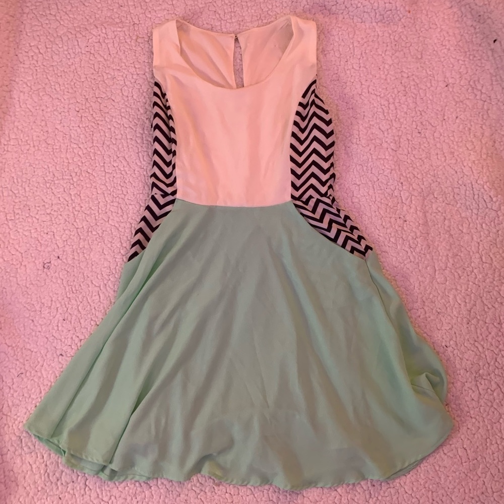 macy’s junior dress! only worn once! *HAS POCKETS*